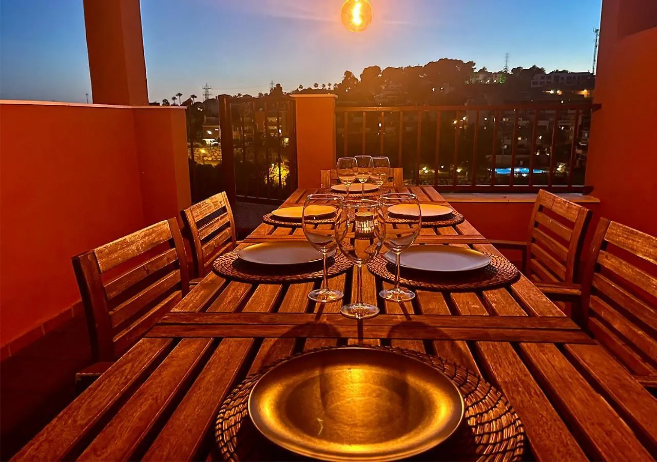 アパート Penthouse Paradise Marbella - Jacuzzi & Sea Views!