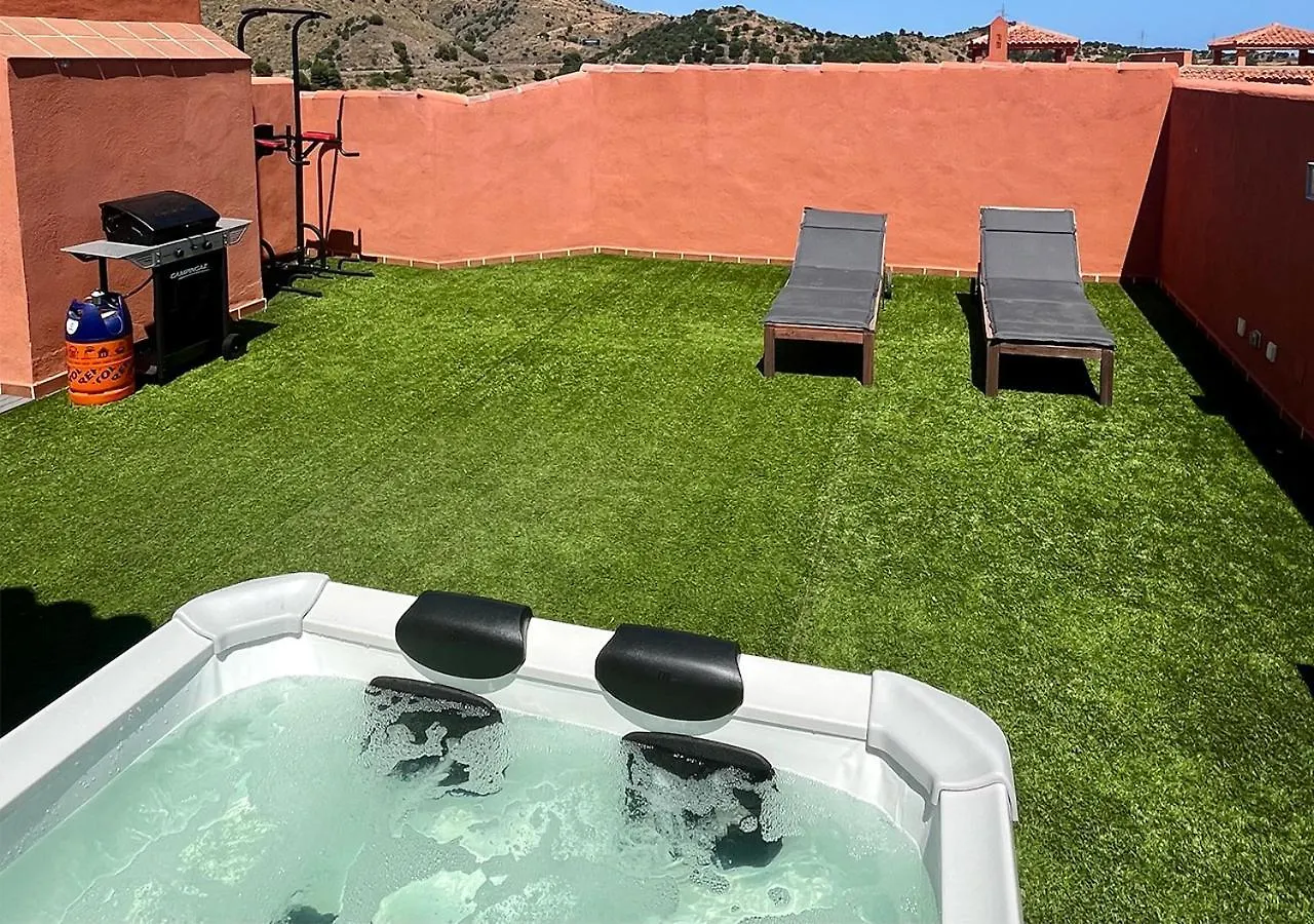 アパート Penthouse Paradise Marbella - Jacuzzi & Sea Views! スペイン