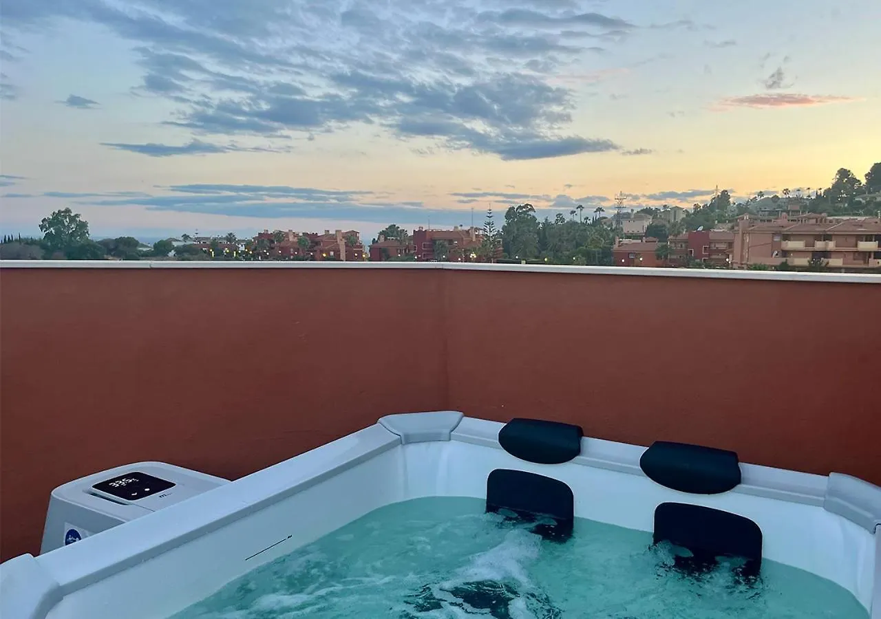 Penthouse Paradise Marbella - Jacuzzi & Sea Views!